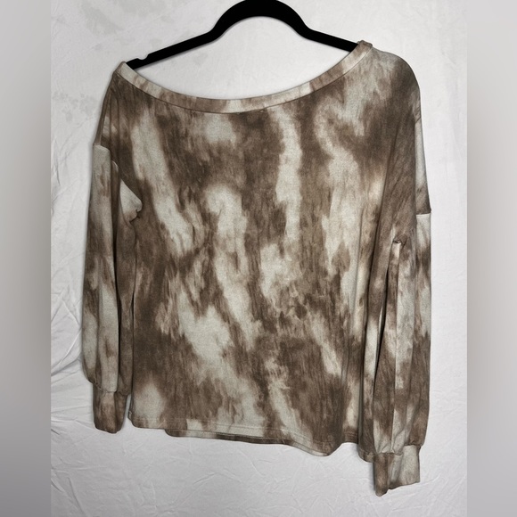 off the shoulder lelis collections long sleeve tee / sweater - Picture 3 of 4